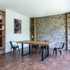 Tavolo in assi grezze verniciate, con cavalletti 185x100x75h - immagine 2